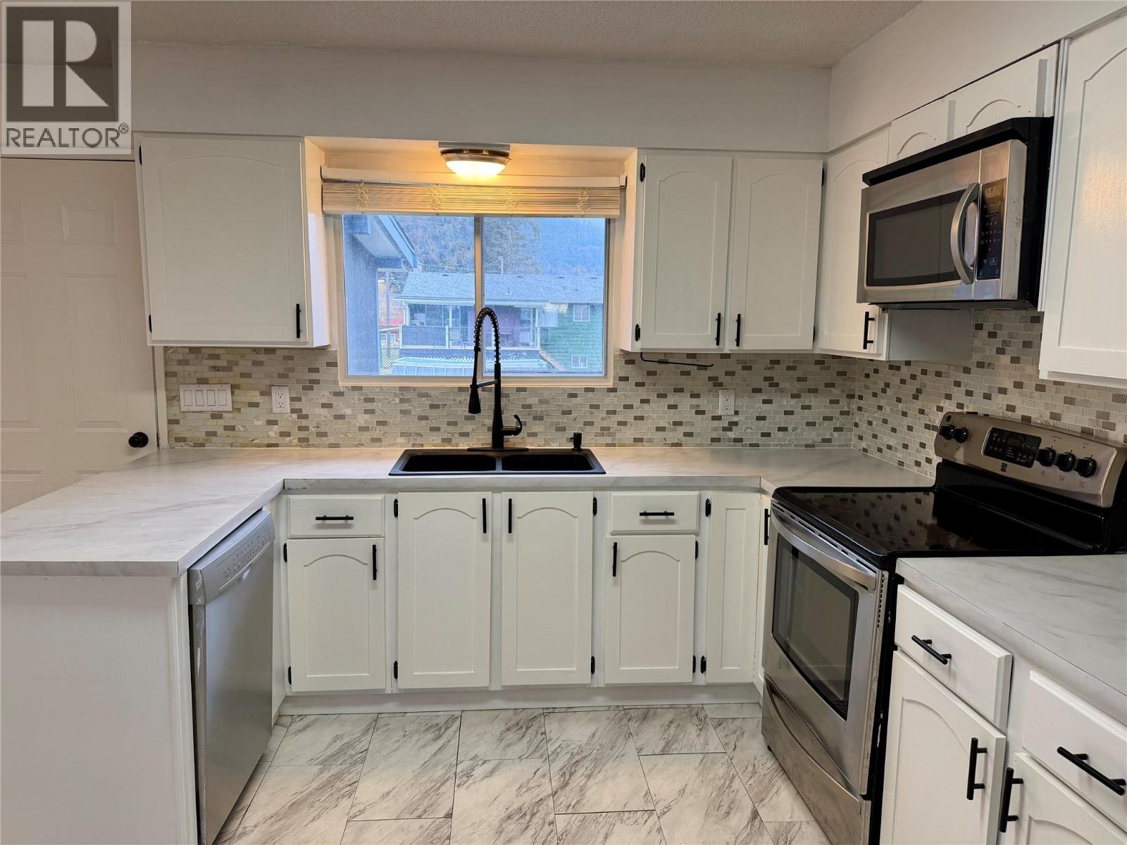 606 Spruce Street, Sicamous