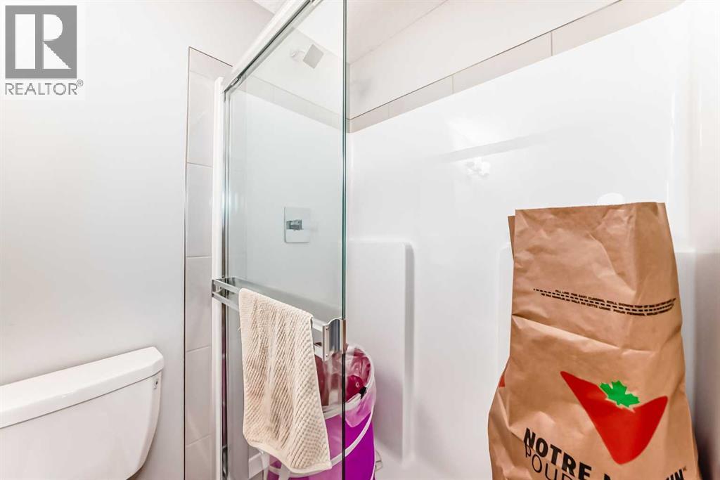 Single Family House for Sale in   Shawnee Common SW Shawnee Slopes Calgary 