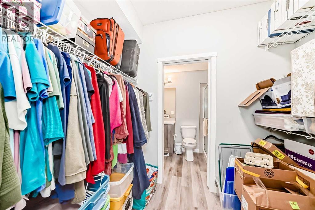 Single Family House for Sale in   Shawnee Common SW Shawnee Slopes Calgary 