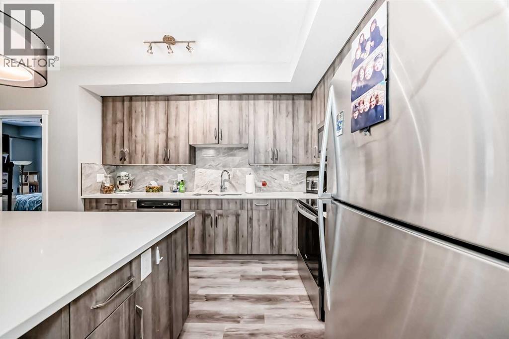 Single Family House for Sale in   Shawnee Common SW Shawnee Slopes Calgary 