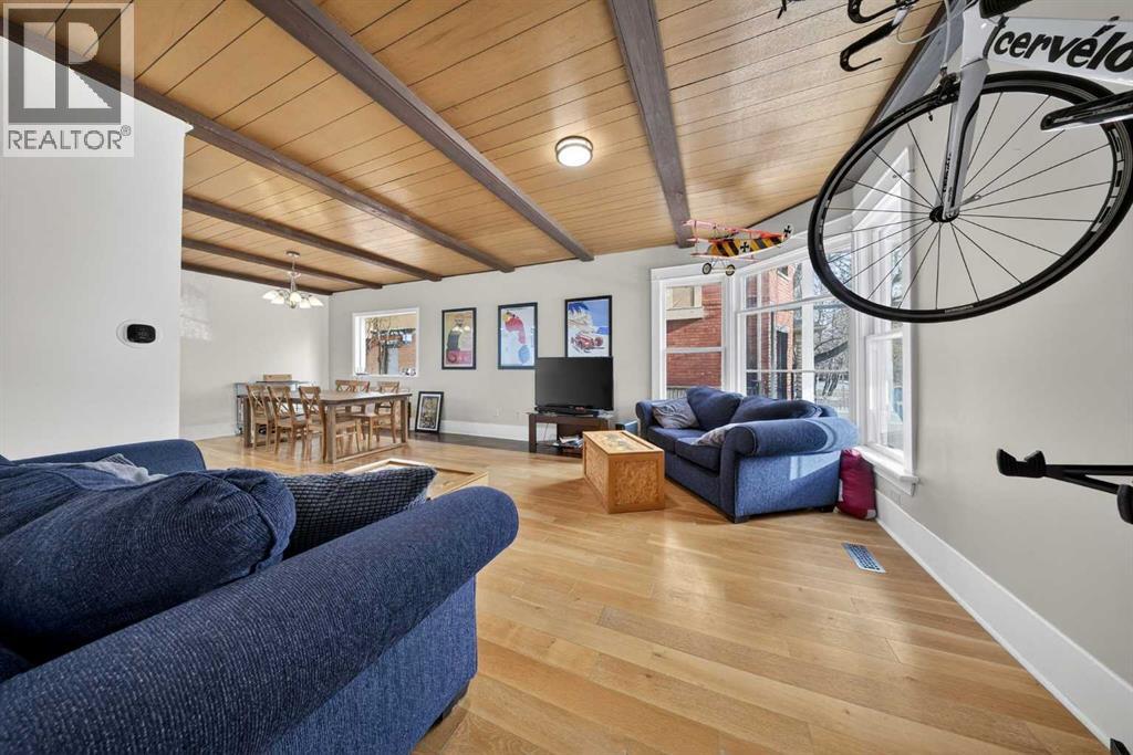 Single Family House for Sale in   Avenue NW Crescent Heights Calgary 