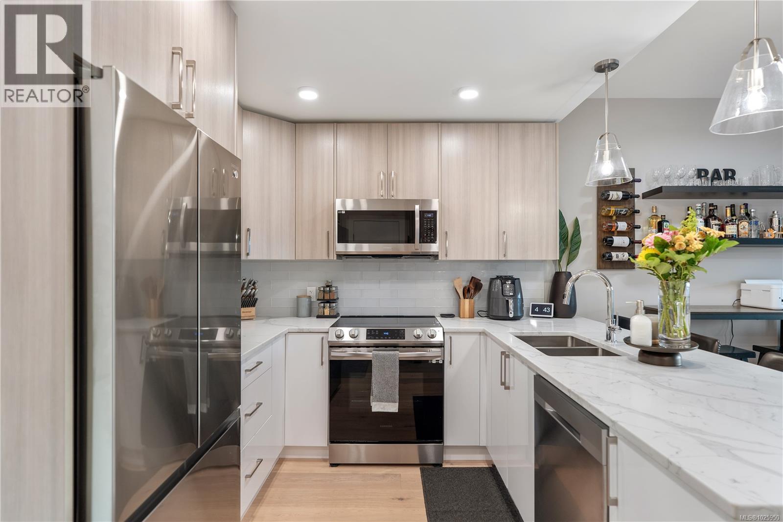 402 7098 Wallace Dr, Central Saanich