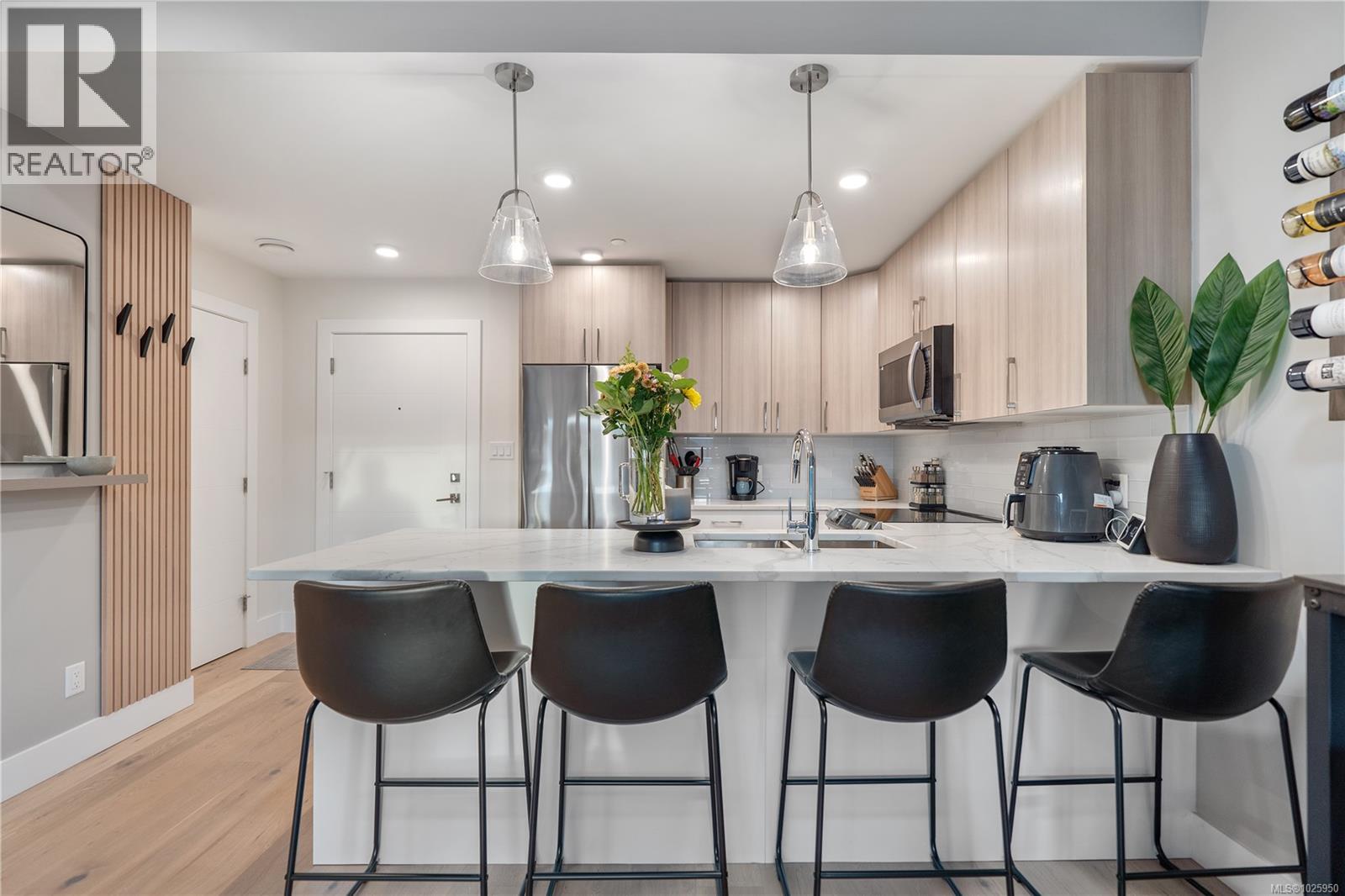 402 7098 Wallace Dr, Central Saanich