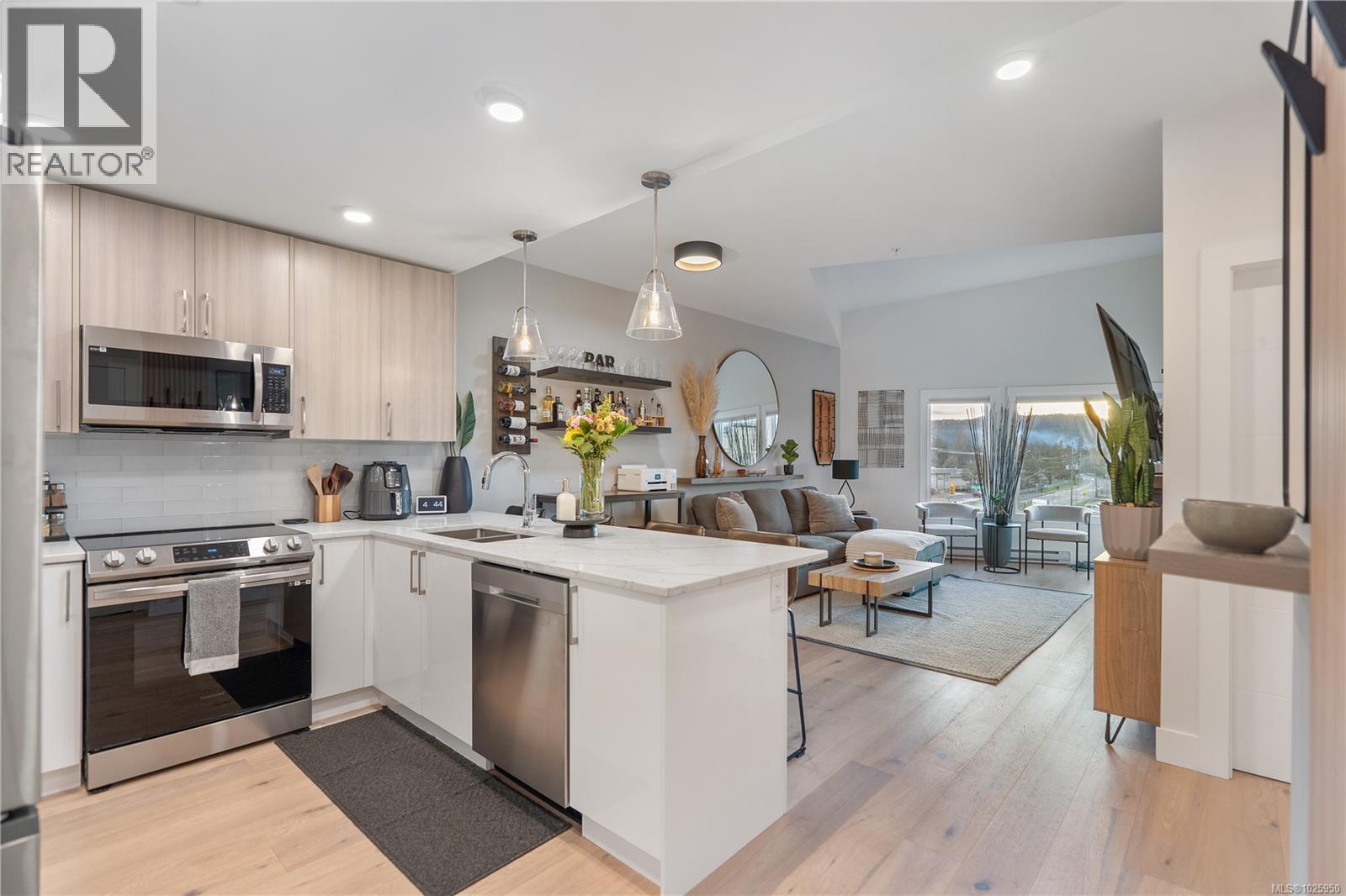 402 7098 Wallace Dr, Central Saanich