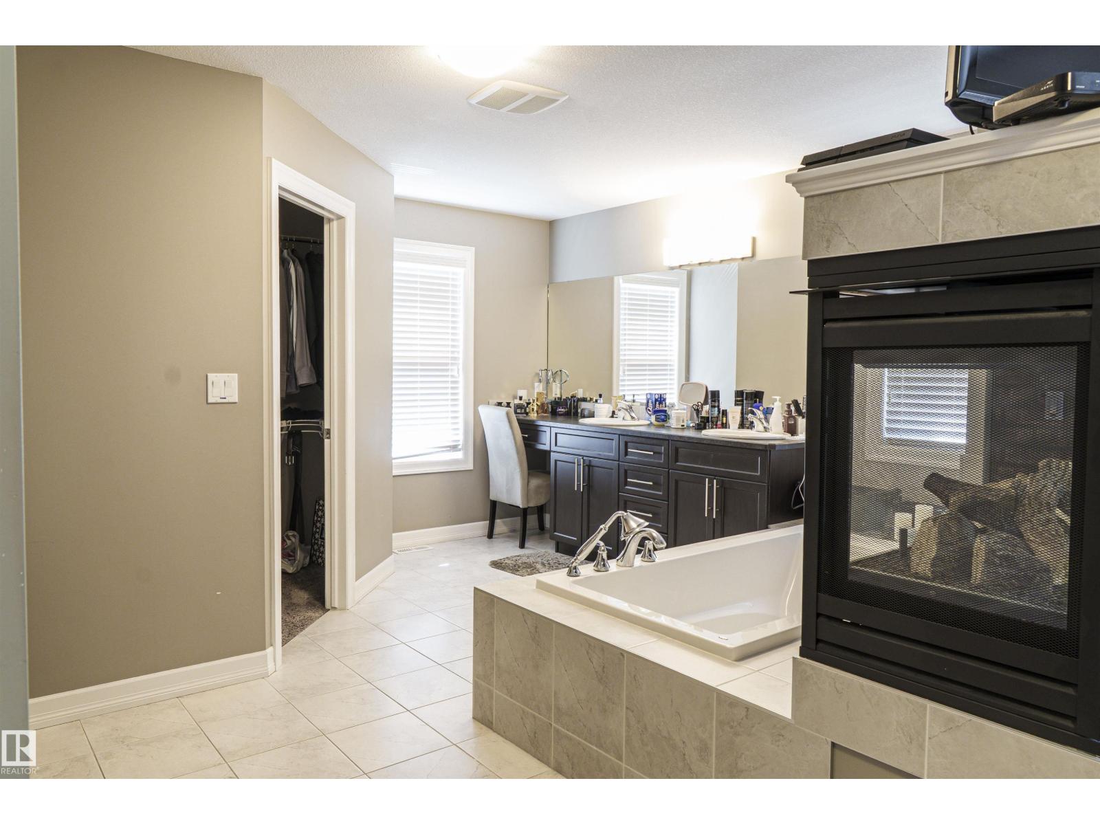 3307 HILTON CR NW, Edmonton