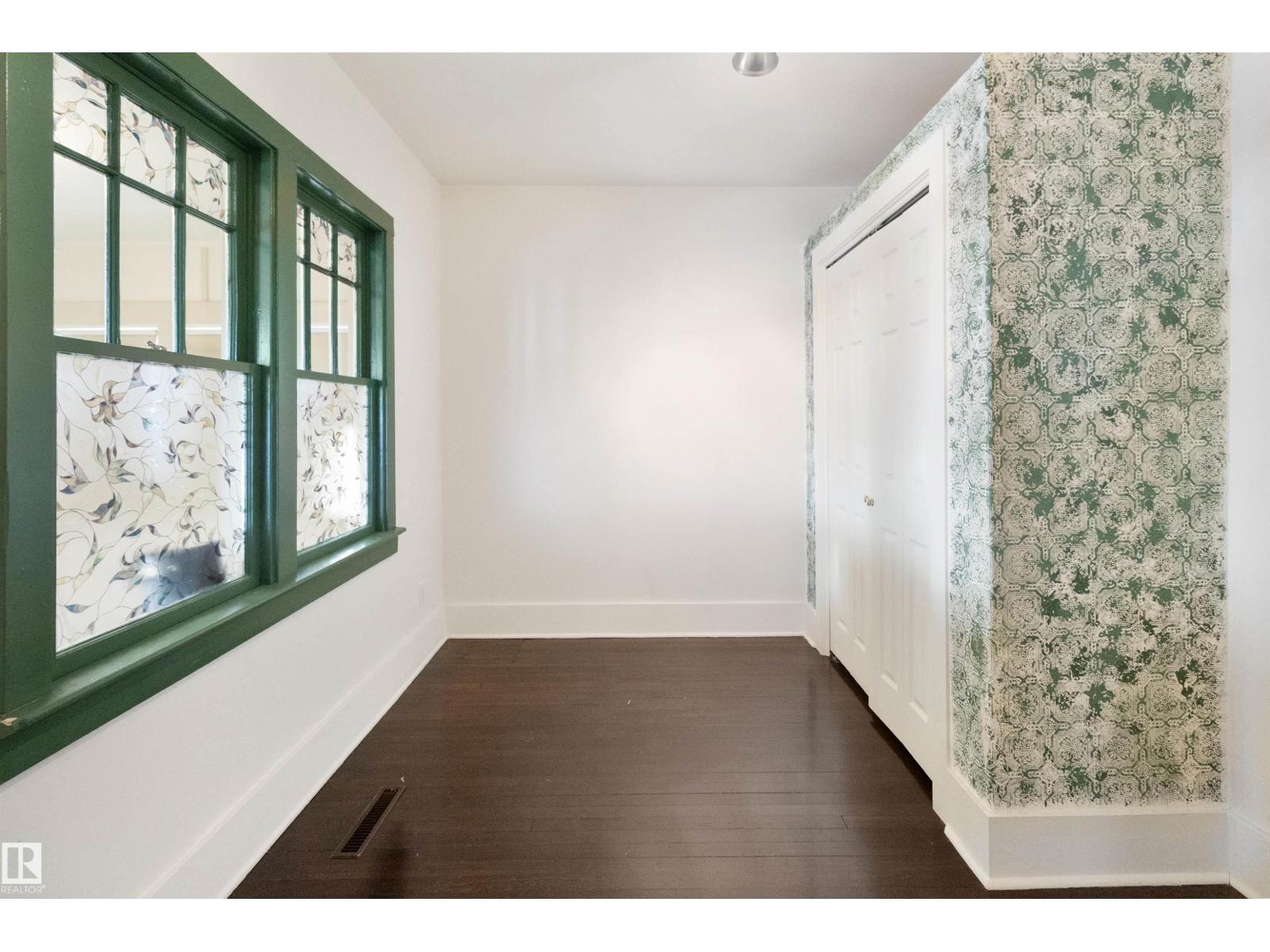 10428 76 AV NW, Edmonton