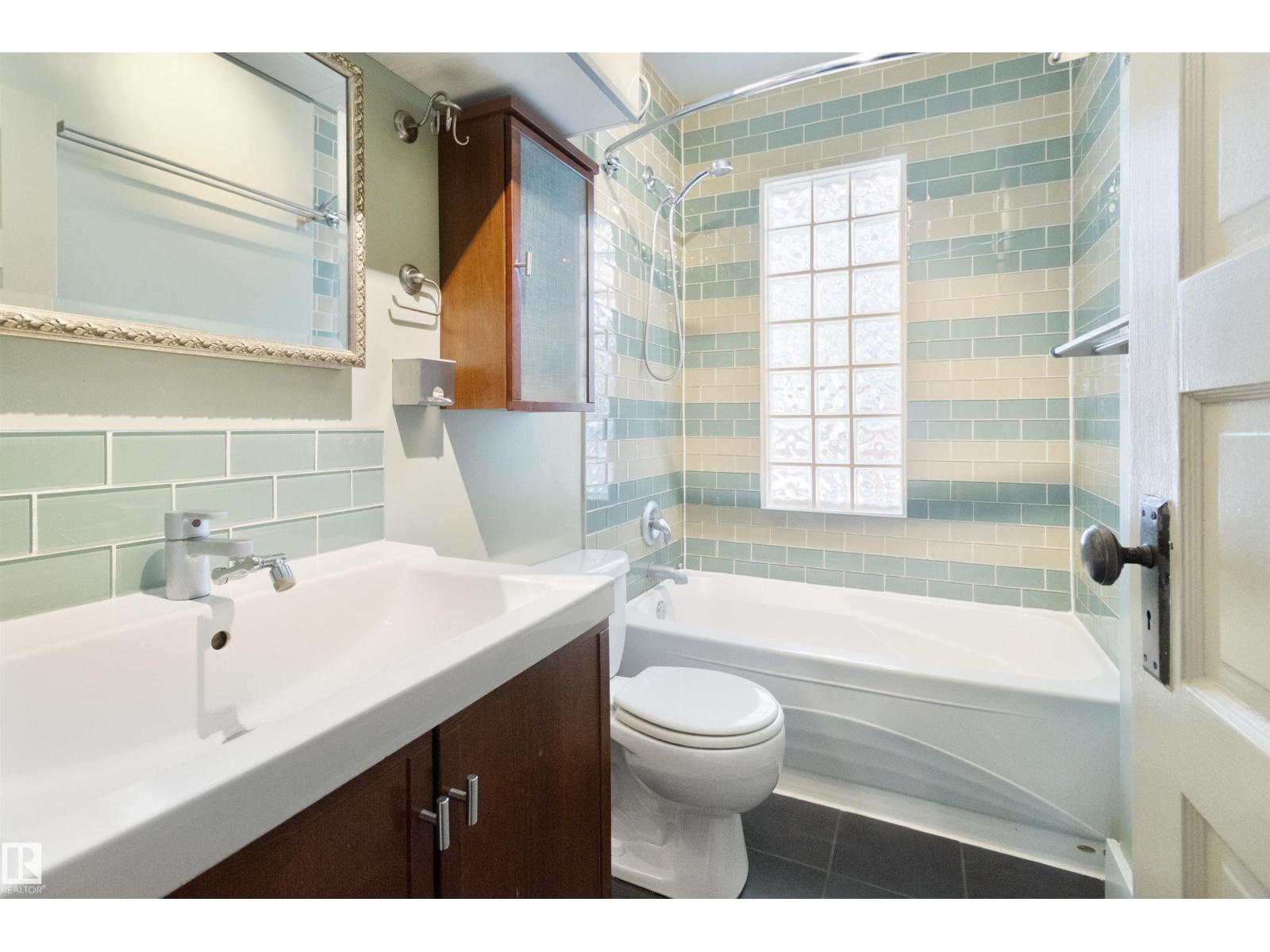 10428 76 AV NW, Edmonton