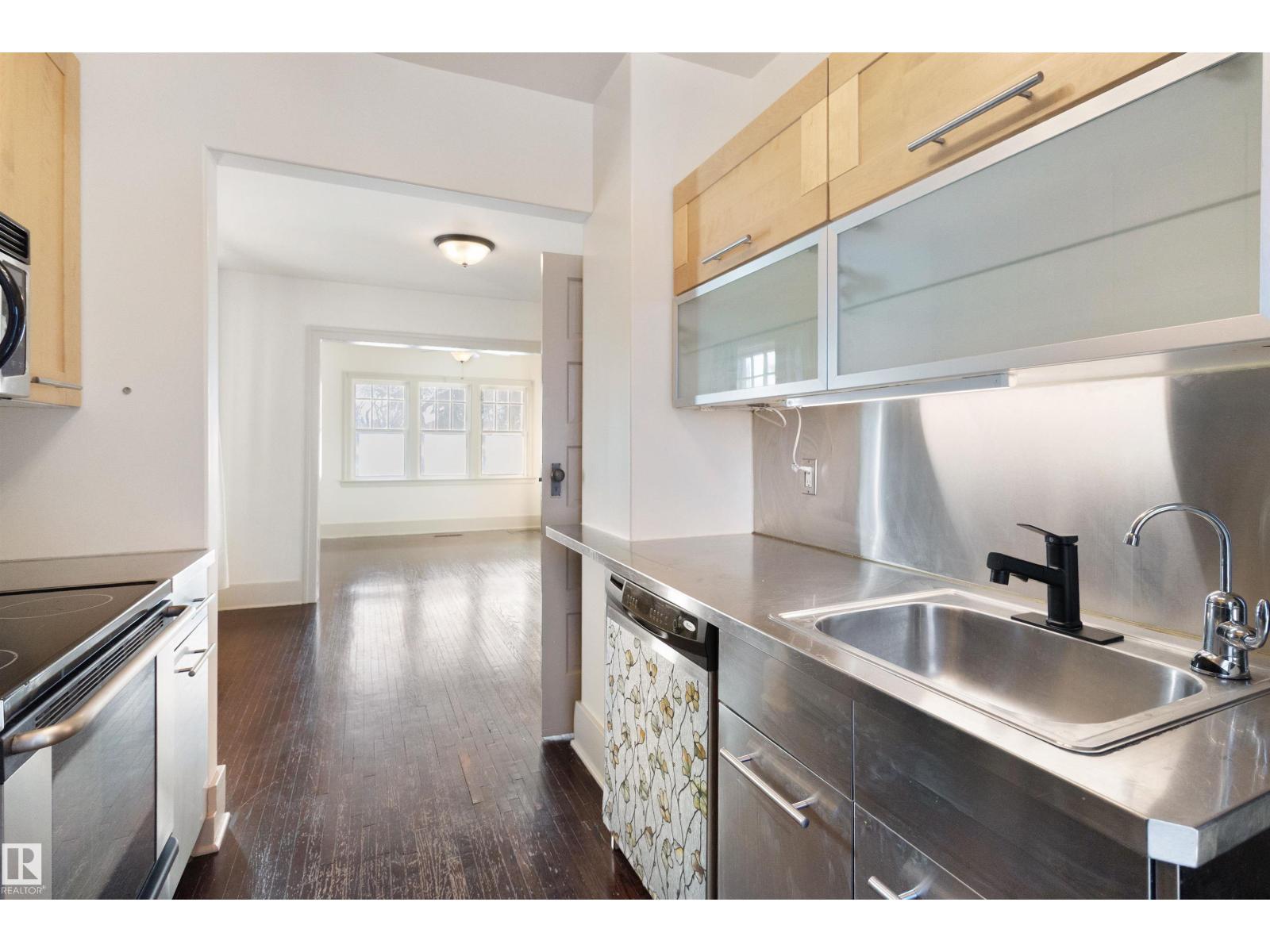 10428 76 AV NW, Edmonton