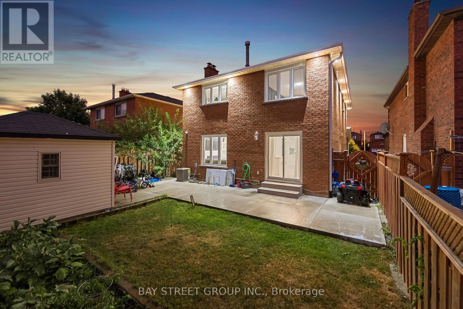 34 LAMP CRESCENT - 23
