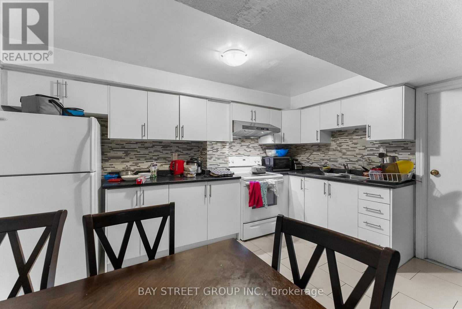 34 LAMP CRESCENT - 38