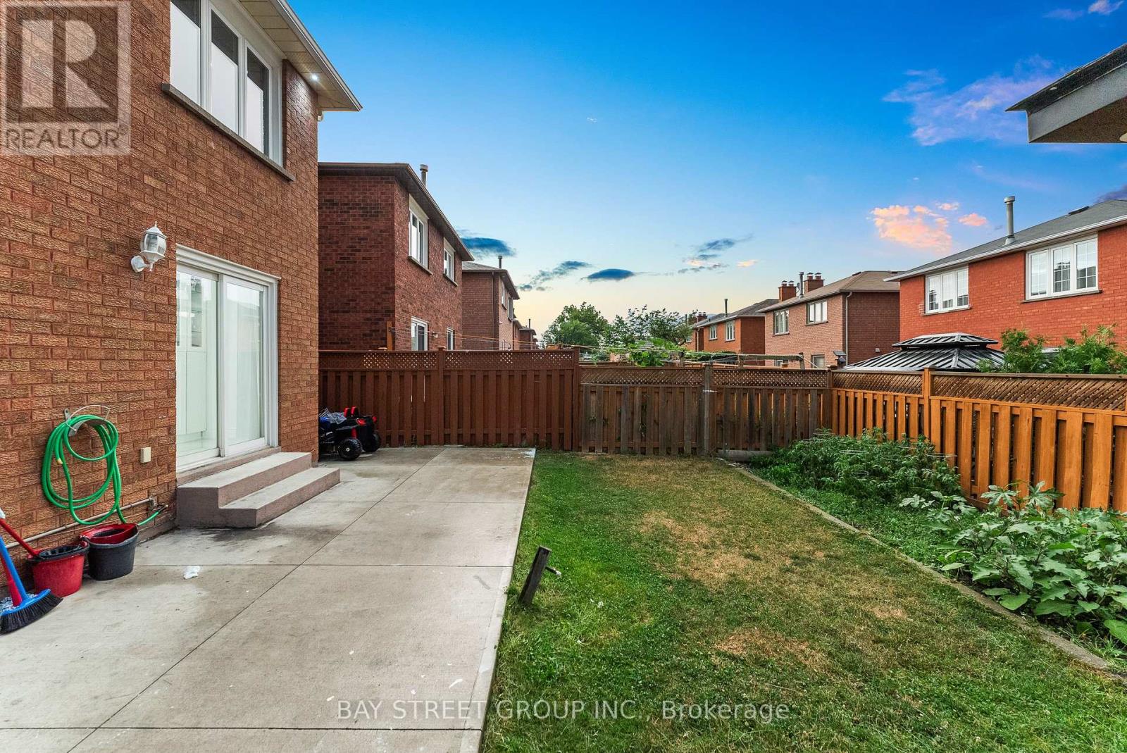 34 LAMP CRESCENT - 44