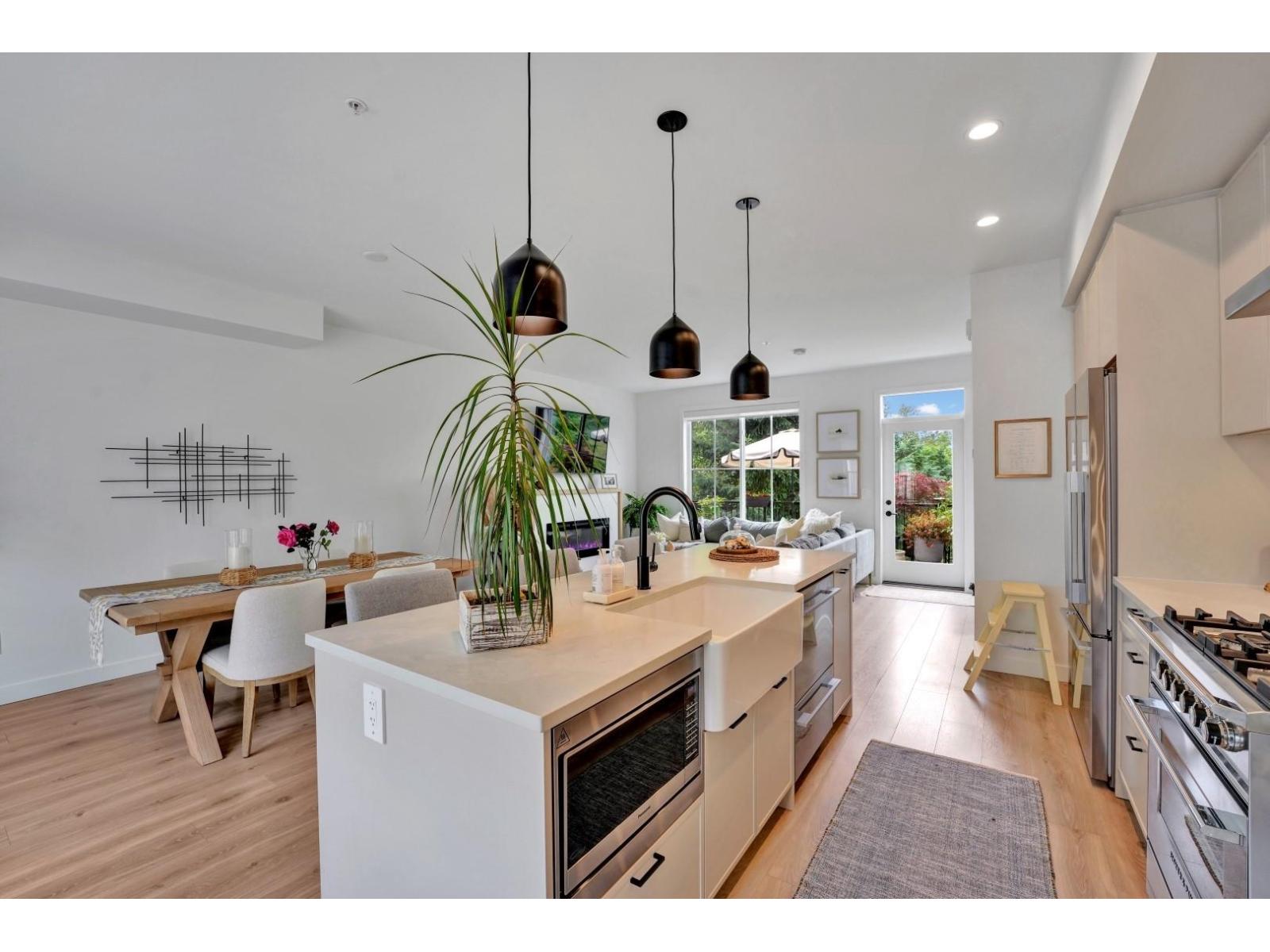 8 7937 206 STREET, Langley