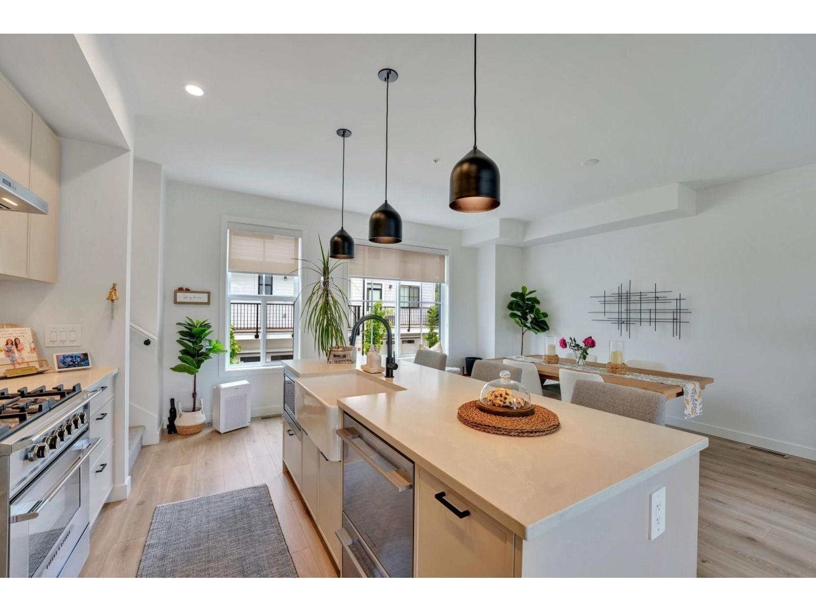 8 7937 206 STREET, Langley