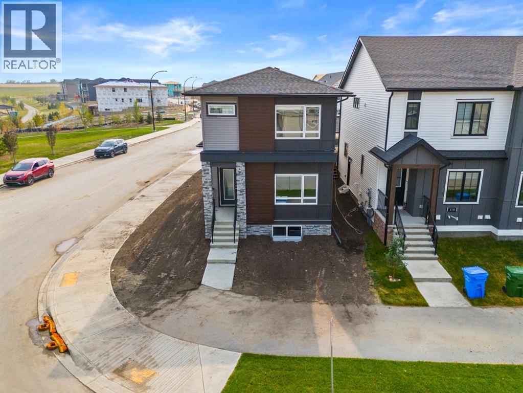 Single Family House for Sale in  Lewiston Way NE Lewisburg Calgary 