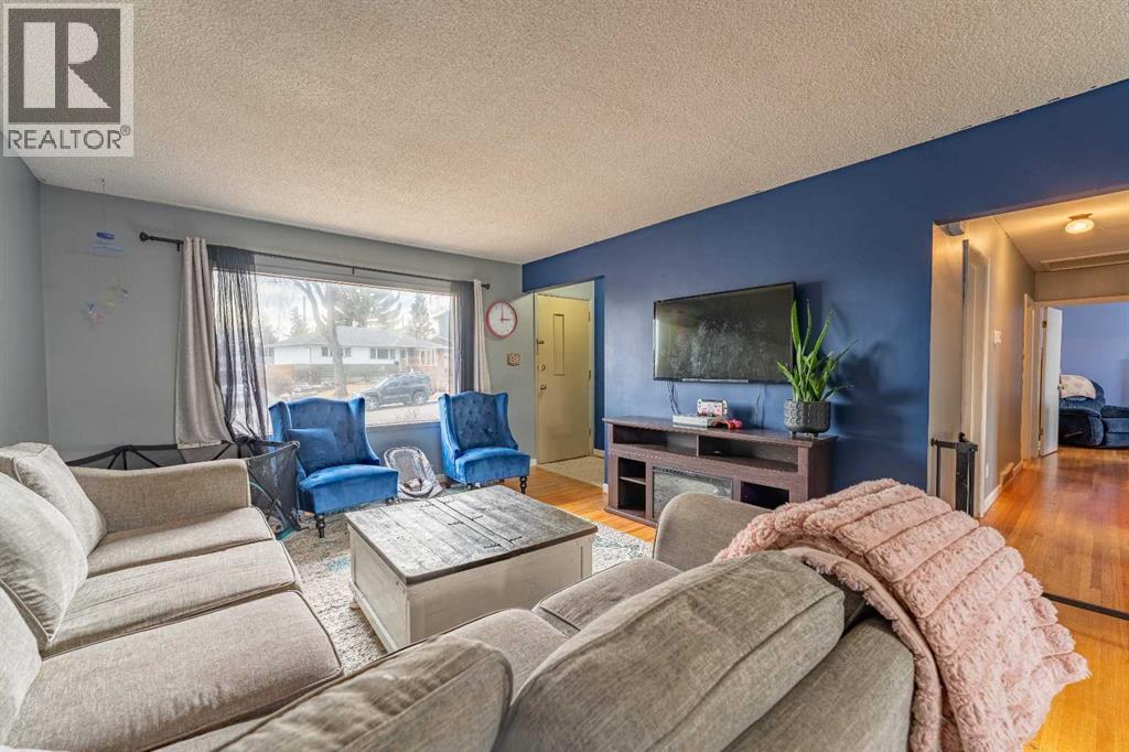 Single Family House Bungalow for Sale in  Tavender Road NW Thorncliffe Calgary 