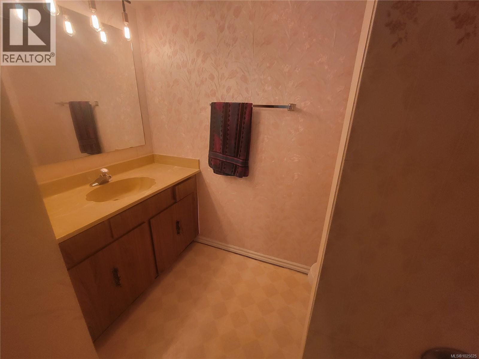 311 1009 McKenzie Avenue, Saanich