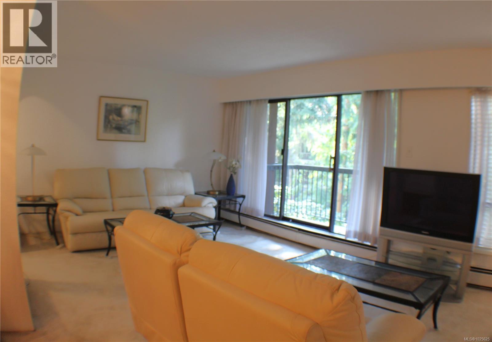 311 1009 McKenzie Avenue, Saanich