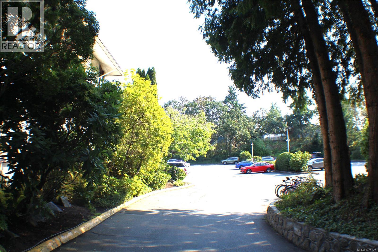 311 1009 McKenzie Avenue, Saanich