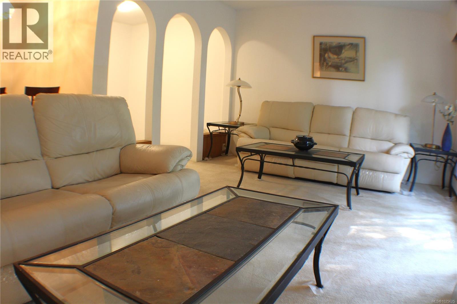 311 1009 McKenzie Avenue, Saanich