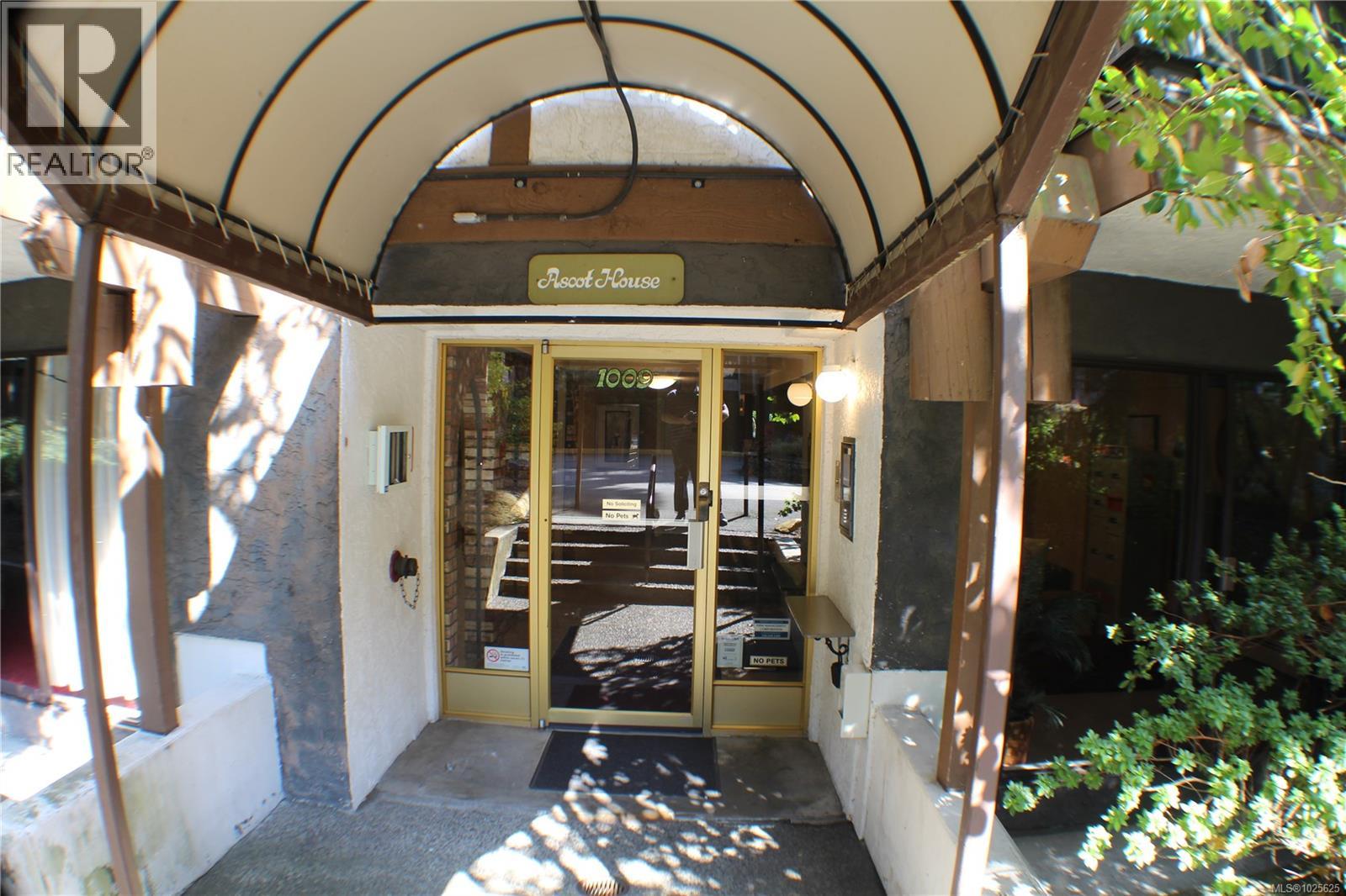 311 1009 McKenzie Avenue, Saanich