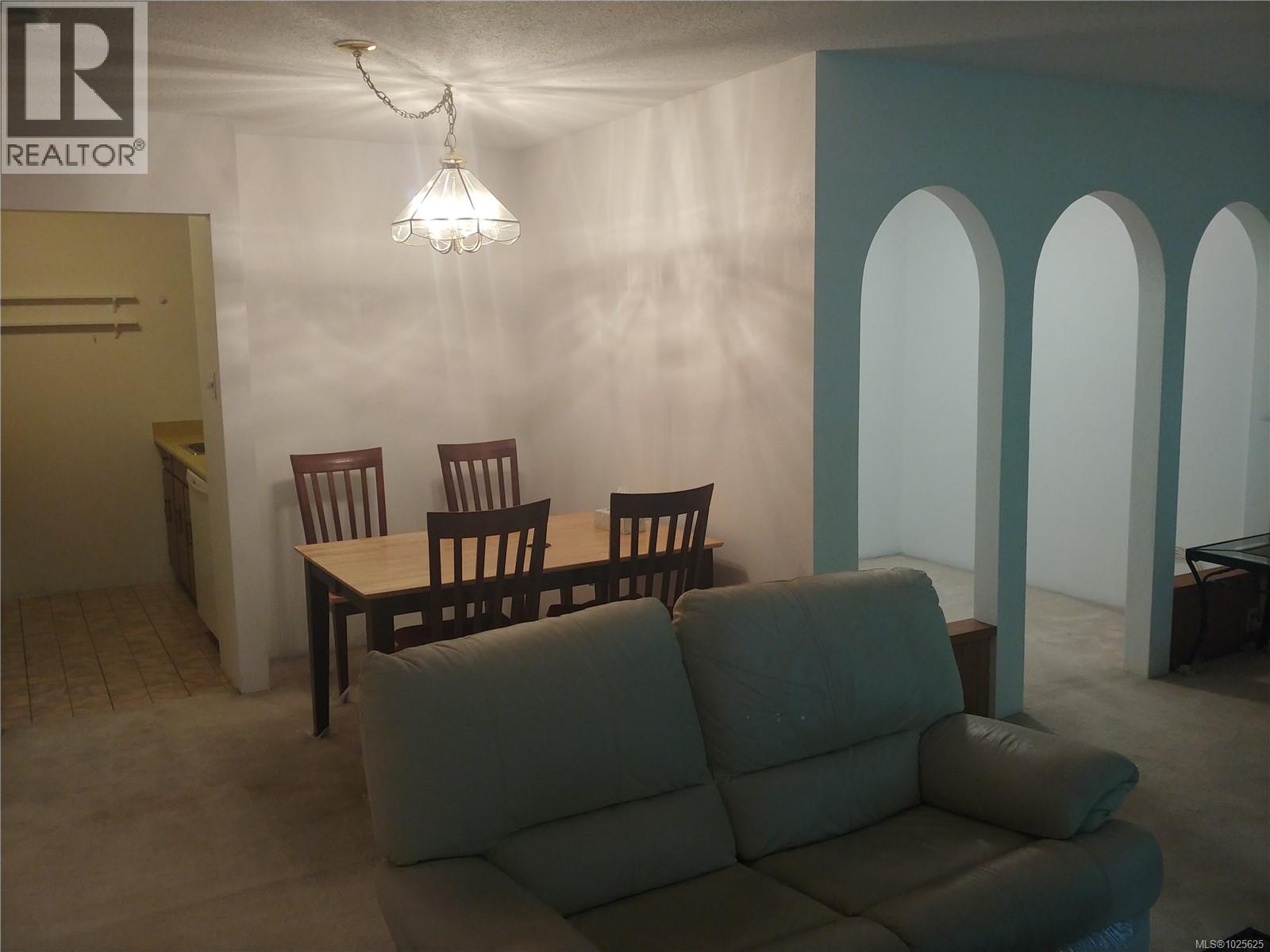 311 1009 McKenzie Avenue, Saanich