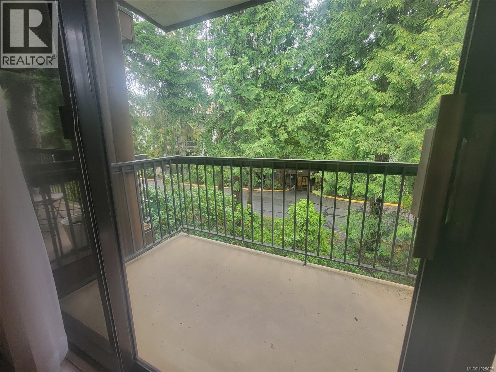 311 1009 McKenzie Avenue, Saanich