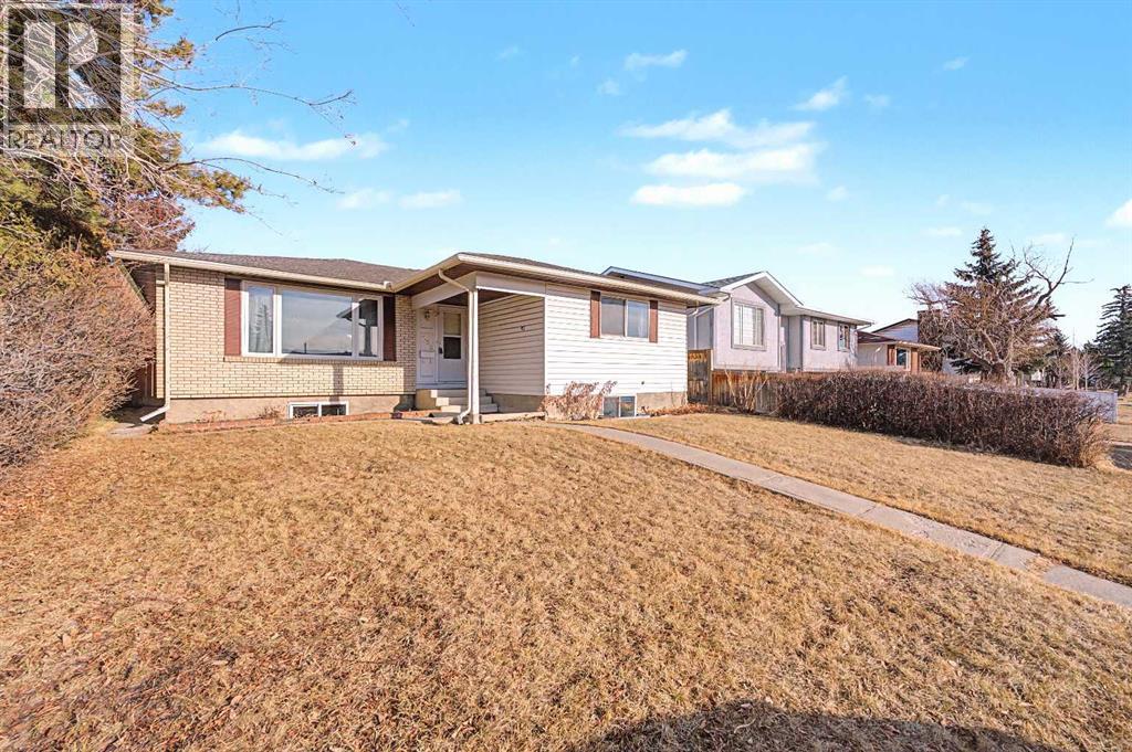 Single Family House Bungalow for Sale in  Penworth Way SE Penbrooke Meadows Calgary 