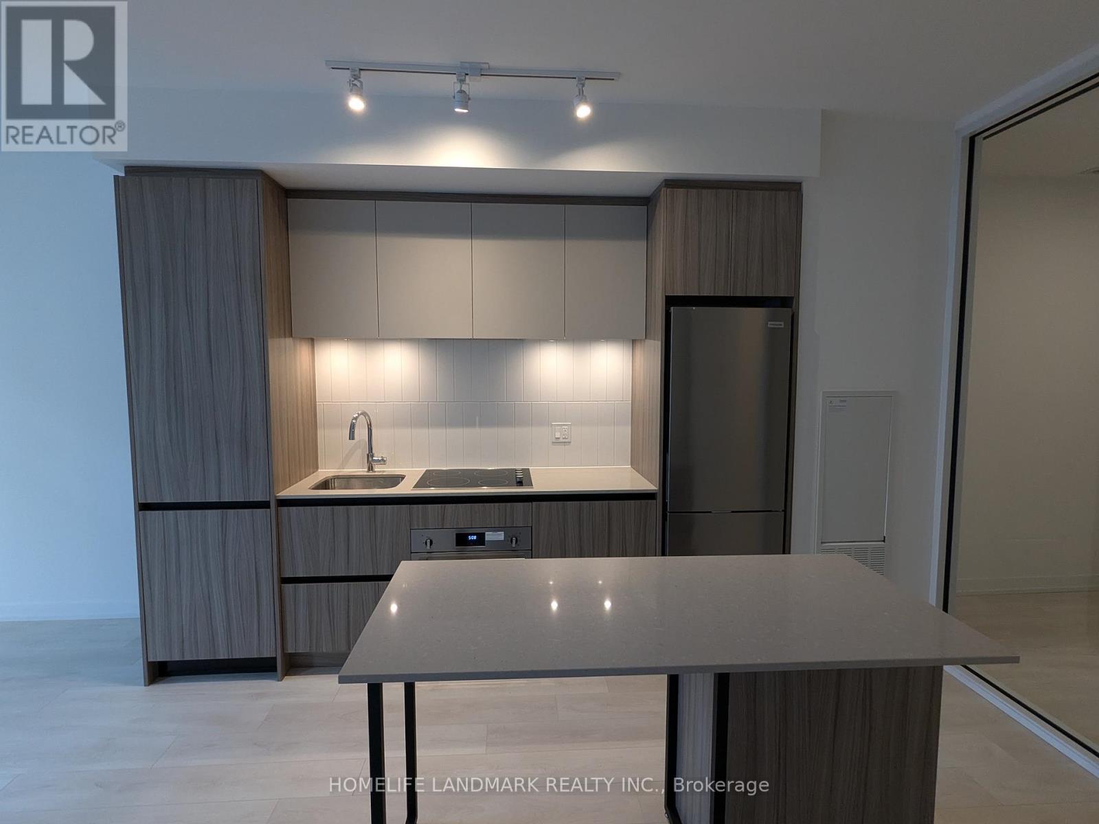 8 Beverley Glen Unit 409 photo 2