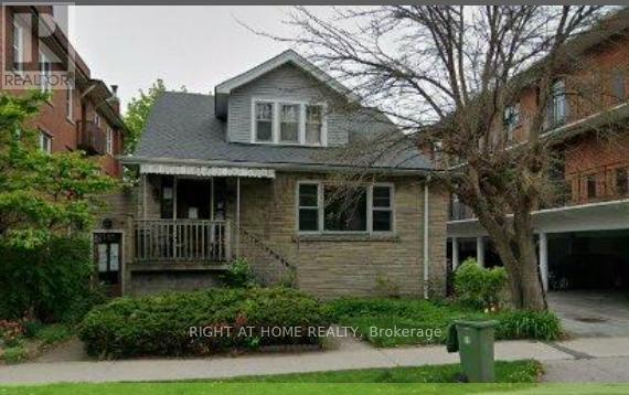 995 MAIN STREET E - 1