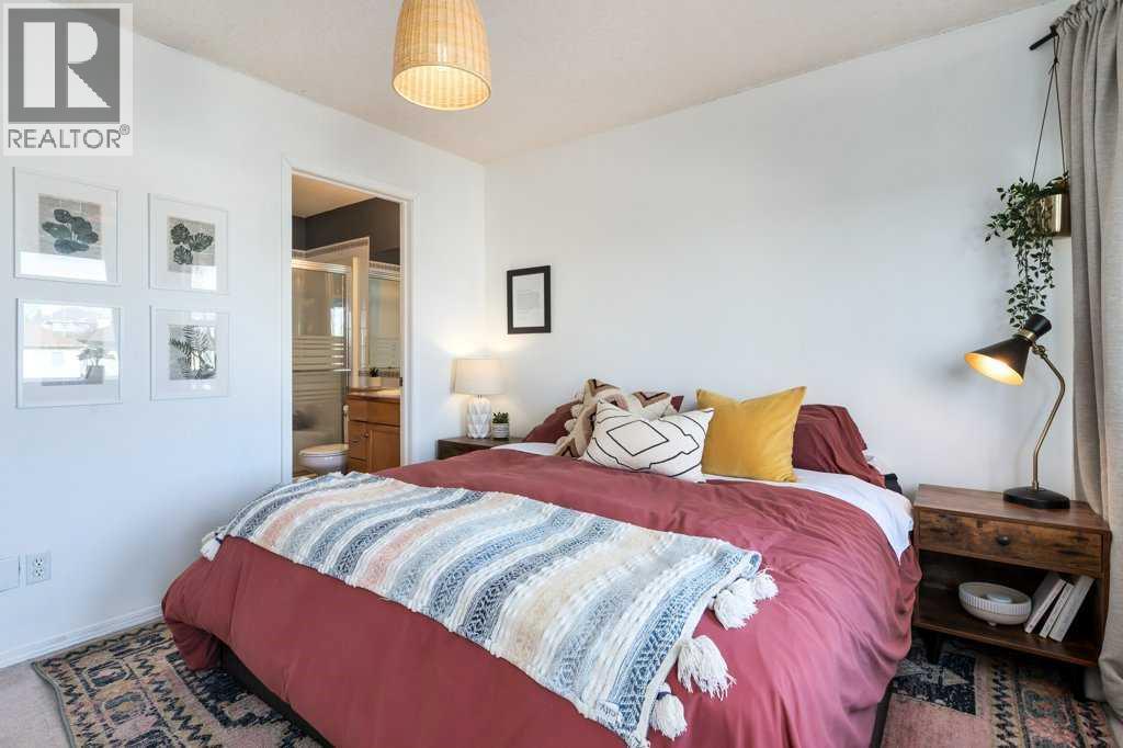 Single Family House for Sale in  Everstone Way SW Evergreen Calgary 