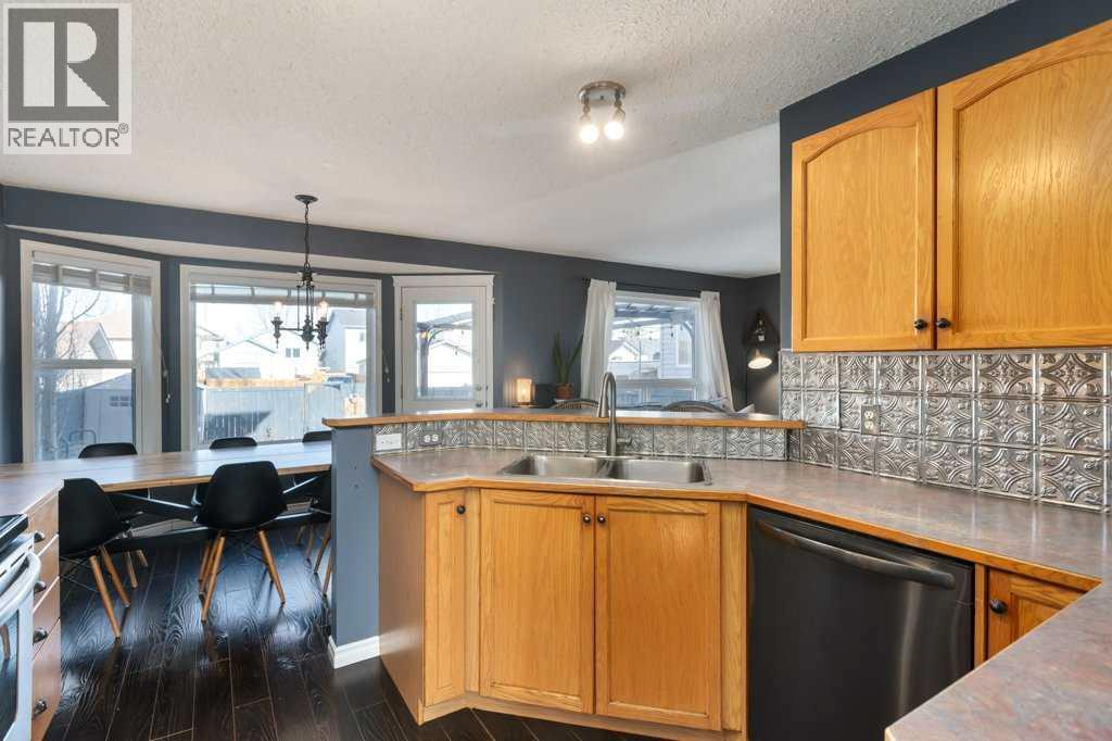 Single Family House for Sale in  Everstone Way SW Evergreen Calgary 