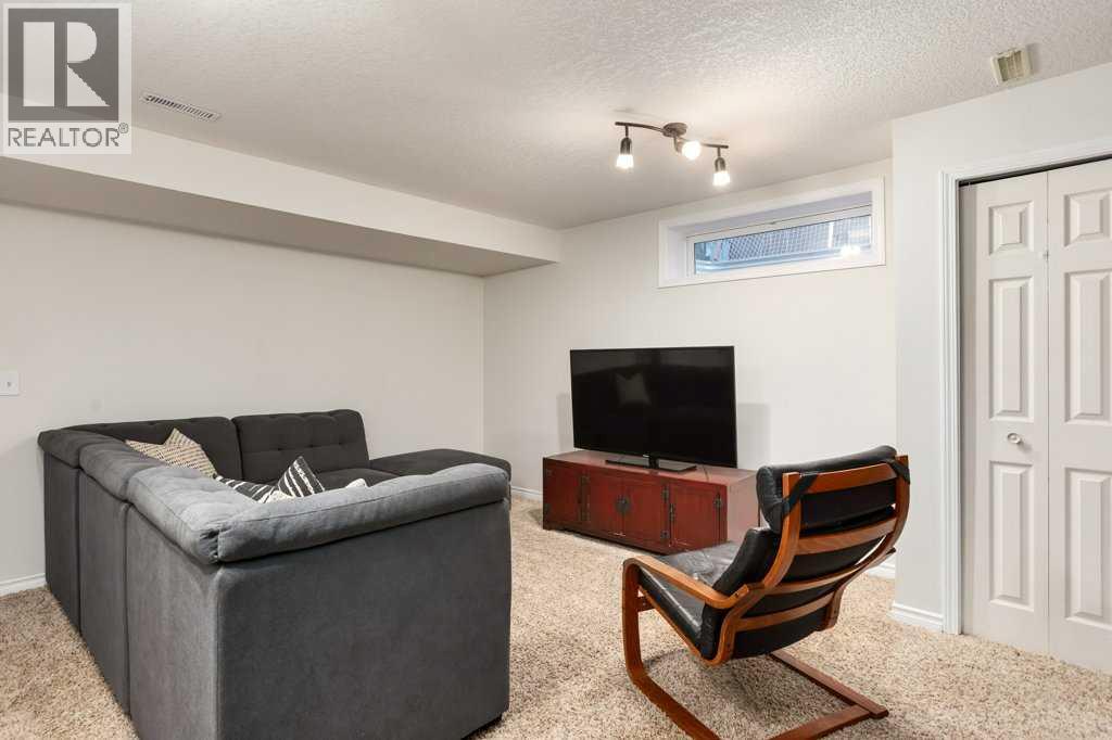 Single Family House for Sale in  Everstone Way SW Evergreen Calgary 