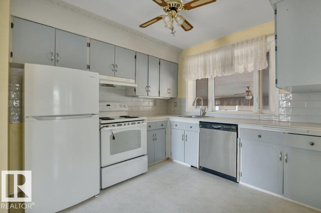 8016 161 ST NW, Edmonton