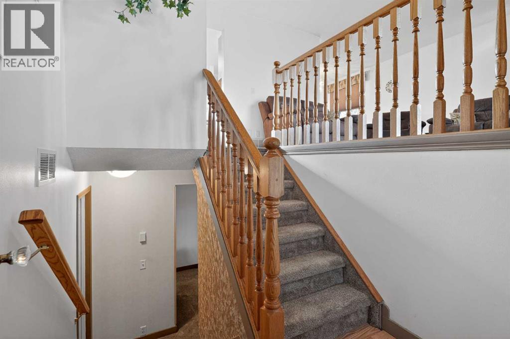 Single Family House Bi-level for Sale in  Rundleson Way NE Rundle Calgary 