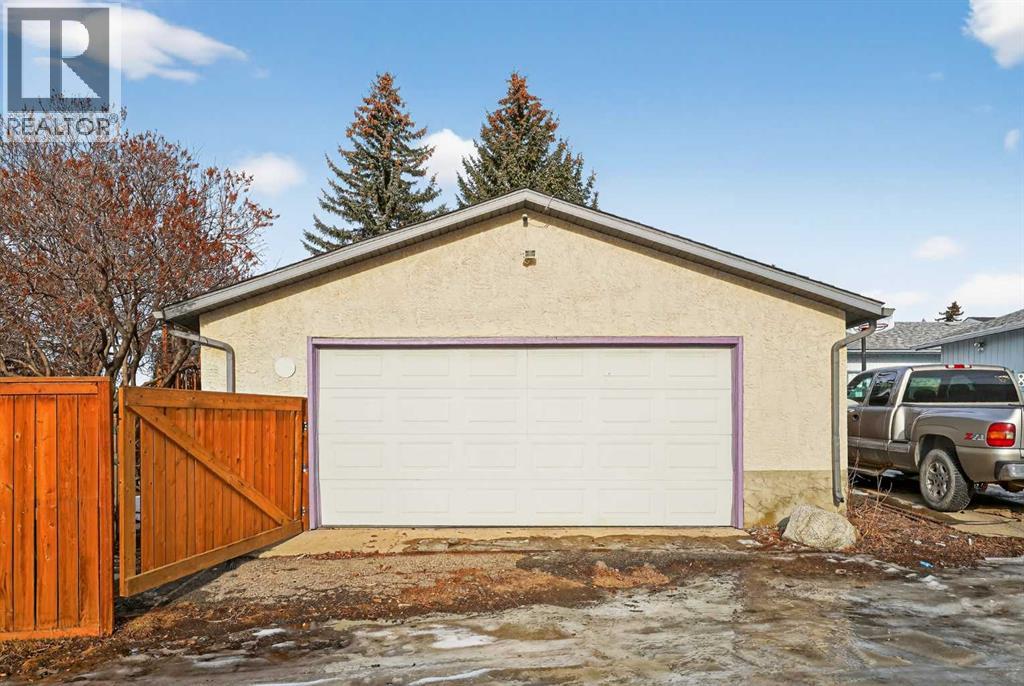 Single Family House Bi-level for Sale in  Rundleson Way NE Rundle Calgary 