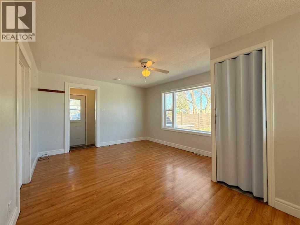 1045 17 AVENUE - Photo 3 of 26, Wainwright, Alberta