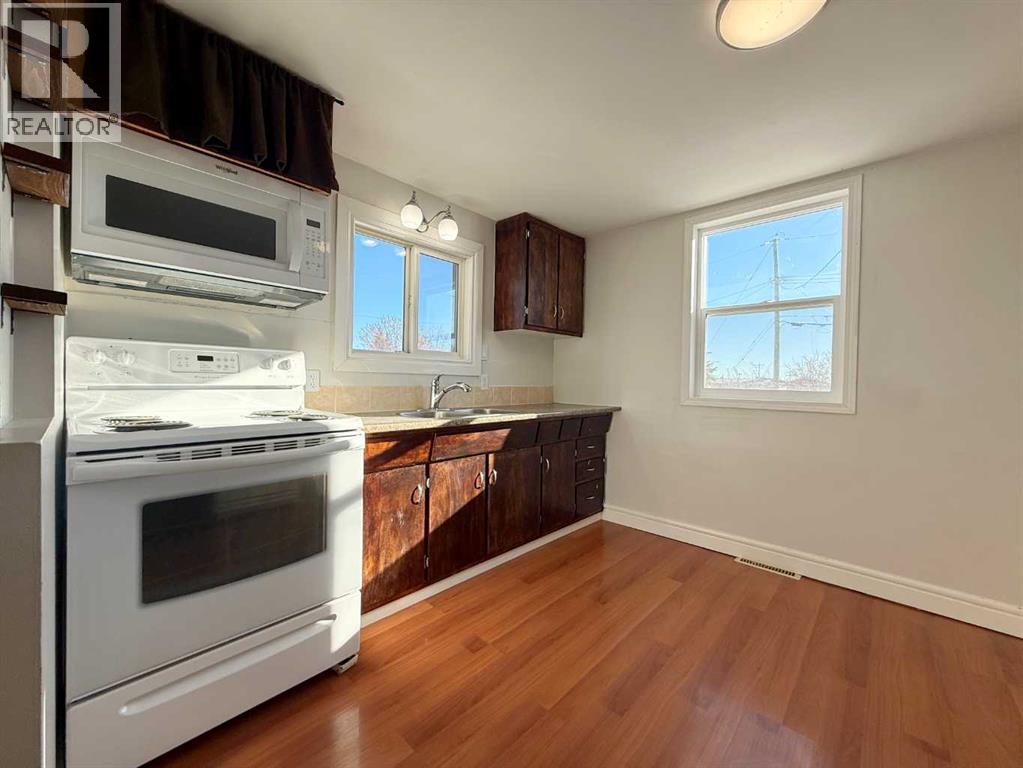 1045 17 AVENUE - Photo 5 of 26, Wainwright, Alberta