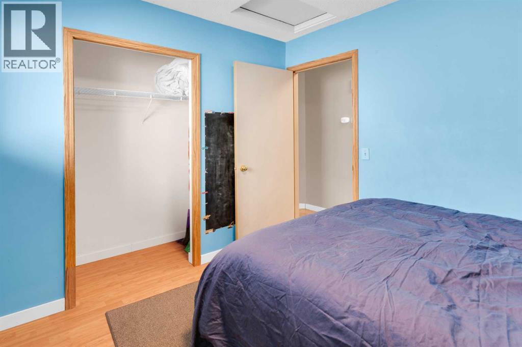 Single Family House Bi-level for Sale in  Laguna Way NE Monterey Park Calgary 