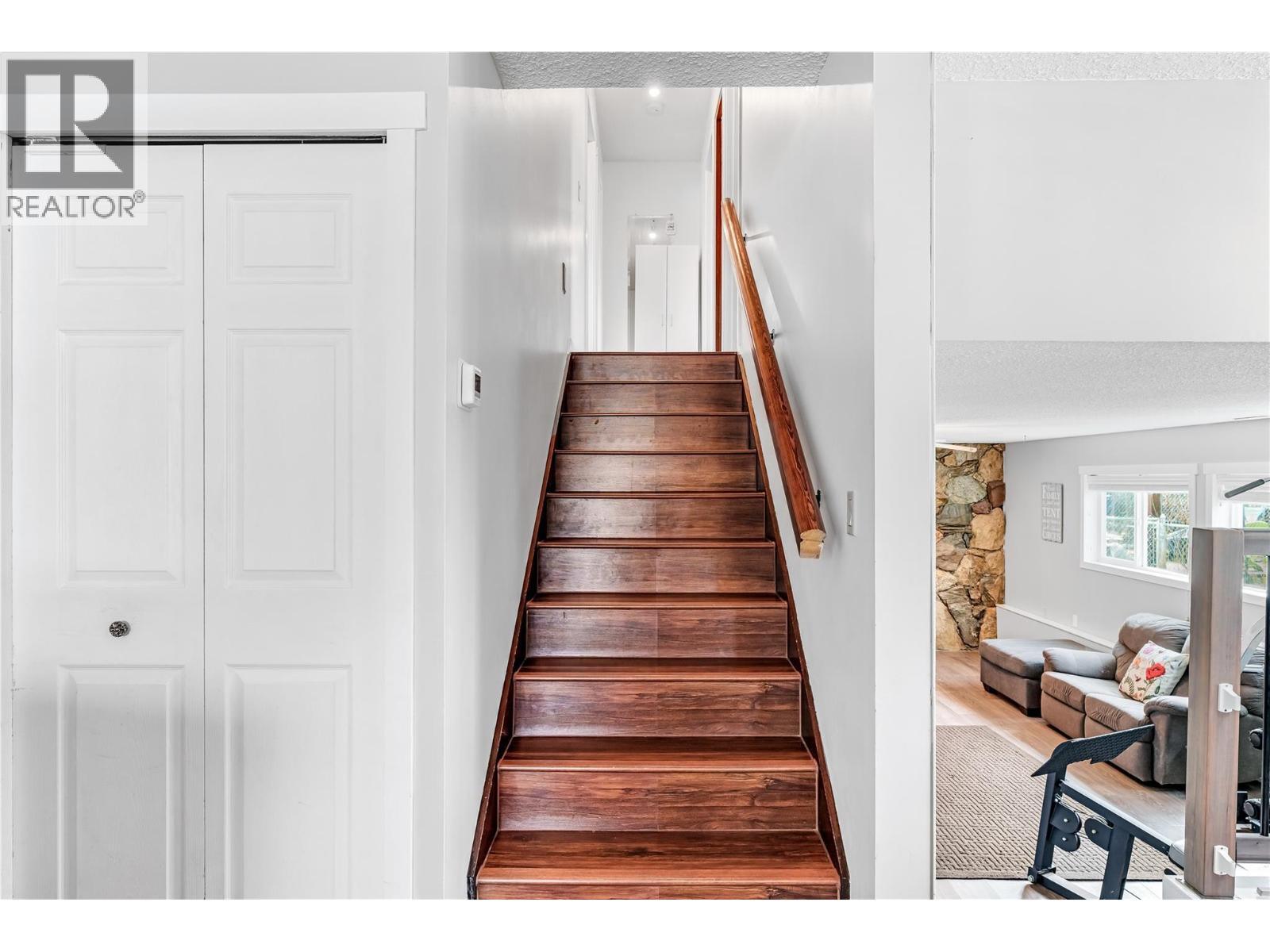 2465 Danallanko Drive, Armstrong