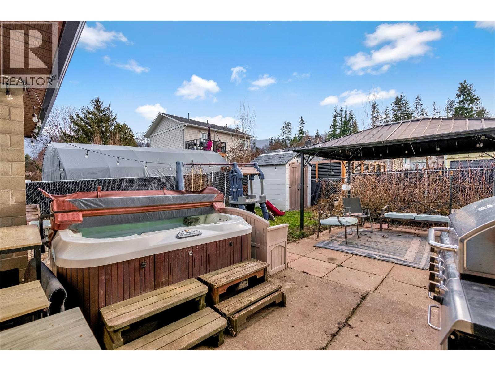 2465 Danallanko Drive, Armstrong