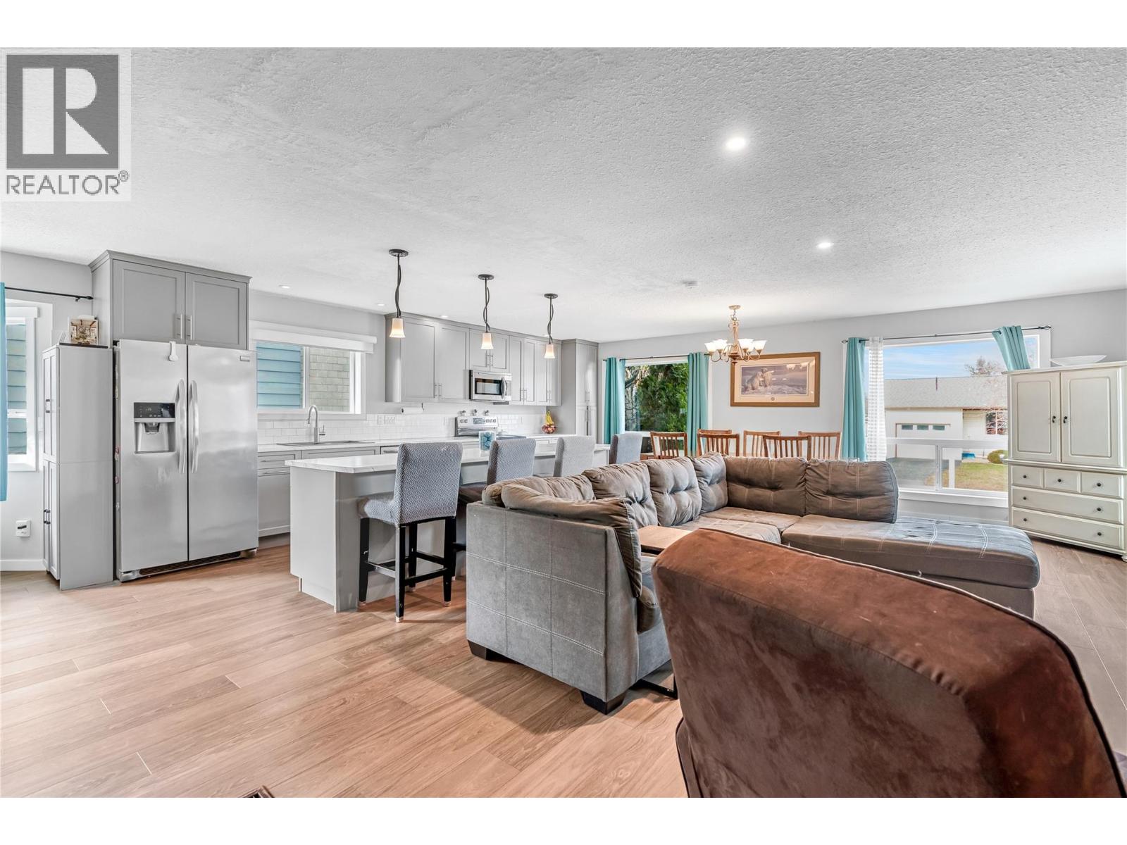 2465 Danallanko Drive, Armstrong