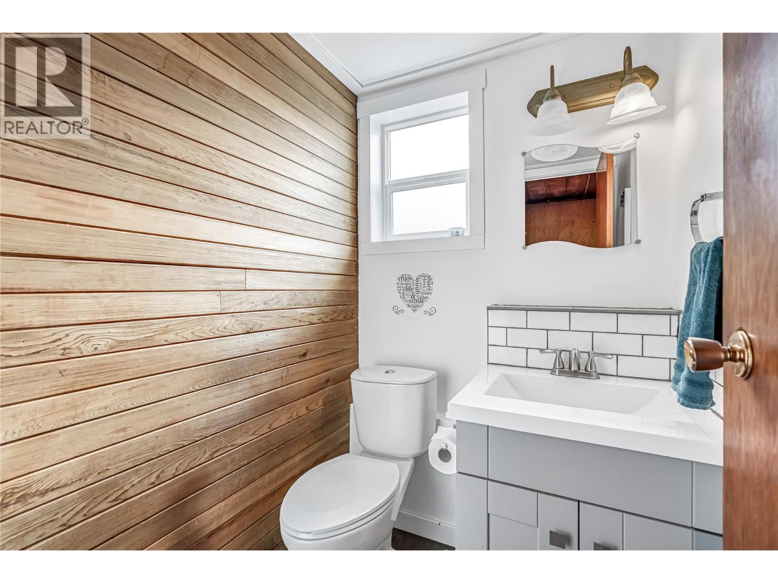 2465 Danallanko Drive, Armstrong