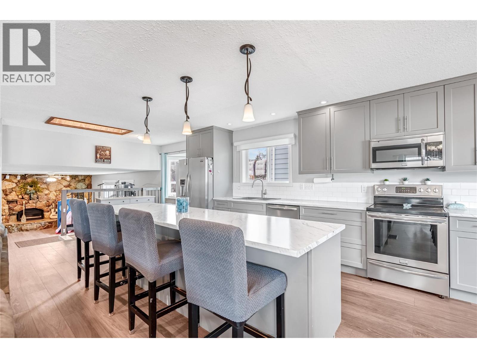 2465 Danallanko Drive, Armstrong