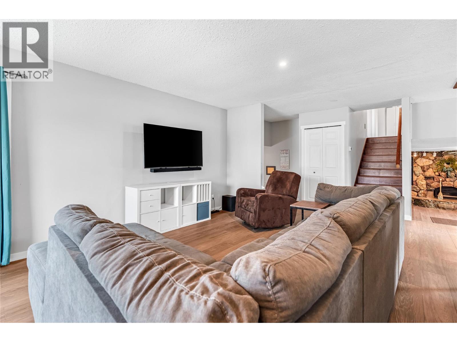 2465 Danallanko Drive, Armstrong