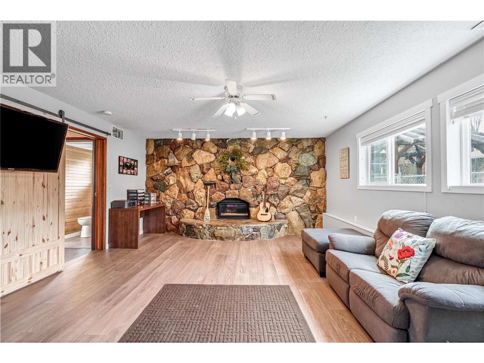 2465 Danallanko Drive, Armstrong