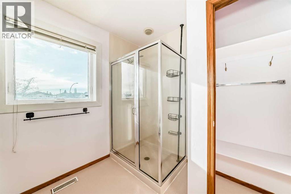 Single Family House for Sale in  Harvest Oak Green NE Harvest Hills Calgary 