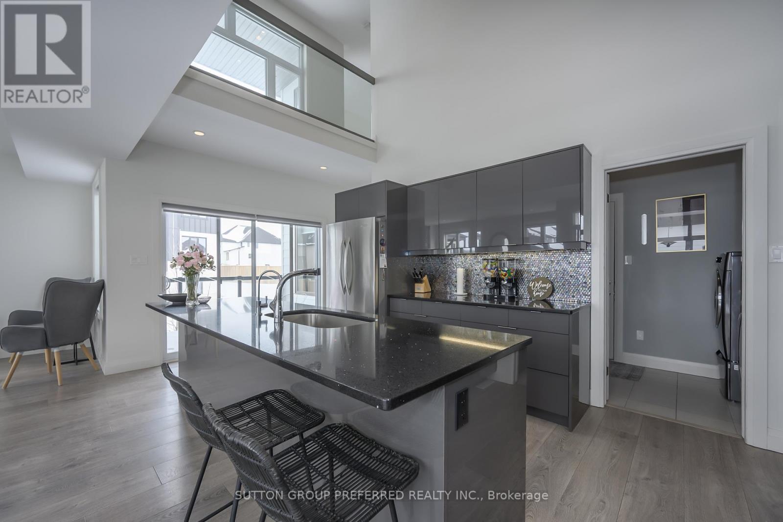 723 APRICOT DRIVE - Photo 4 of 46, London South (South K), Ontario