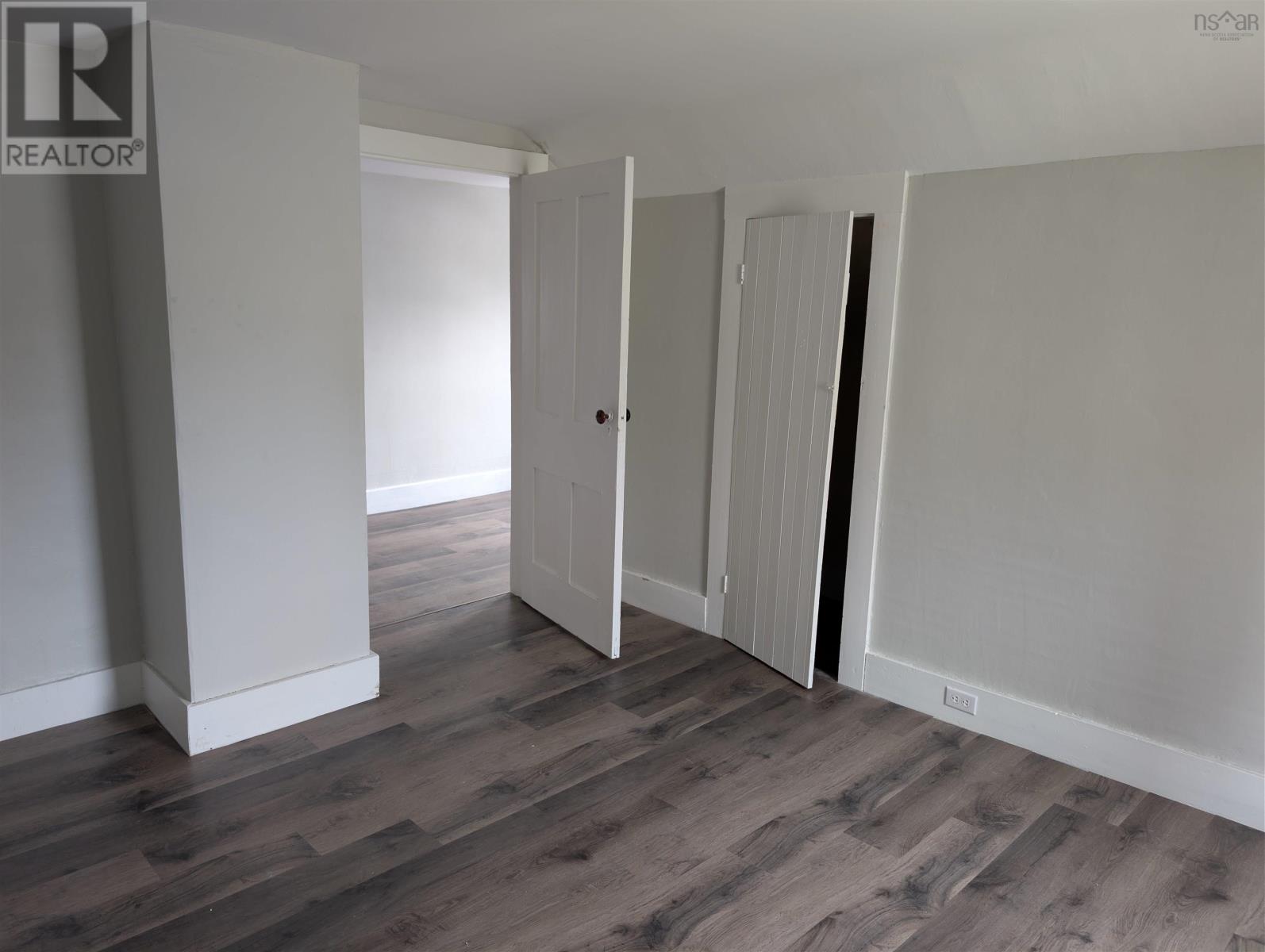 Property 17 of 23 of 52 Queen Street