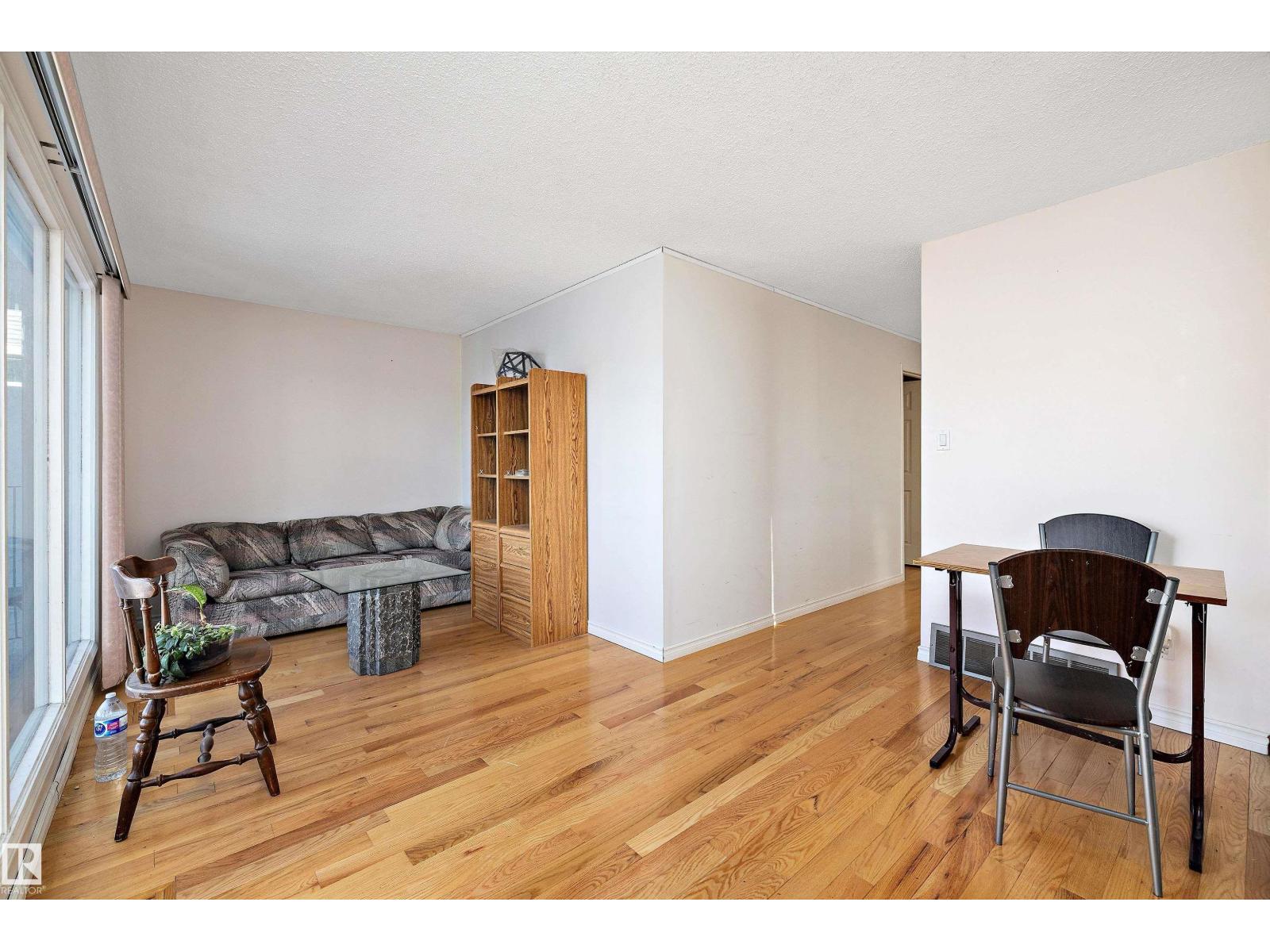 12117 91 ST NW - 4