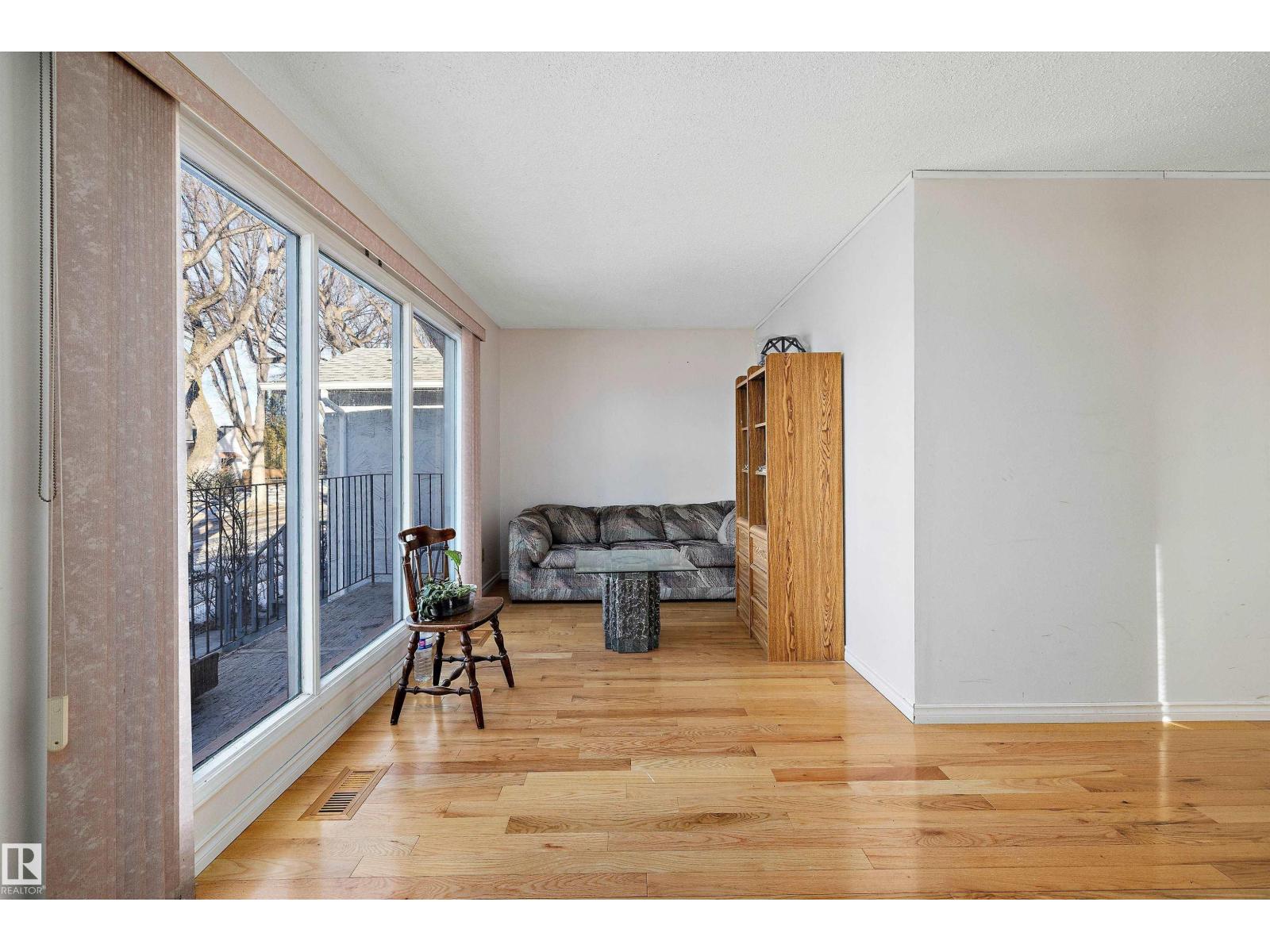 12117 91 ST NW - 5